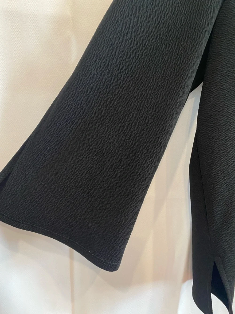 Green Envelope Black Long-Sleeve Textured Blouse - Picture 2 of 6